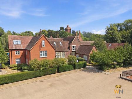 3 bedroom Flat for sale in The Galleries, Warley, Brentwood, CM14