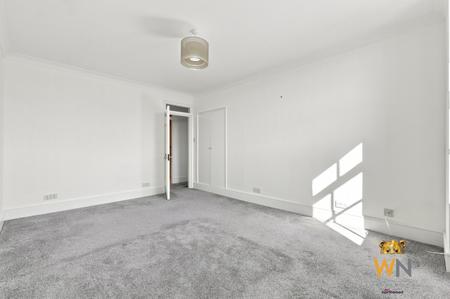2 bedroom Apartment for sale in Thorndon Park, Ingrave, Brentwood, CM13