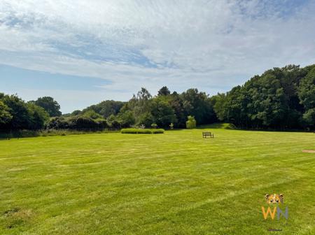 2 bedroom Apartment for sale in Thorndon Park, Ingrave, Brentwood, CM13