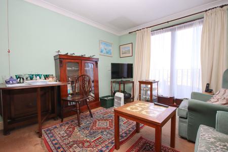 1 bedroom Flat for sale in Uplands Road, Warley, Brentwood, CM14