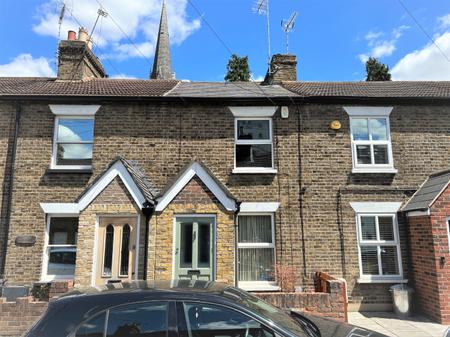 2 bedroom Terraced House to let in Alfred Road, Brentwood, CM14