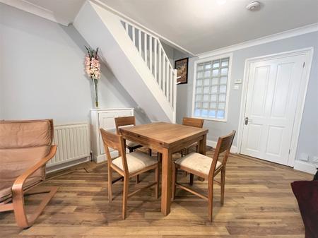 2 bedroom Terraced House to let in Alfred Road, Brentwood, CM14