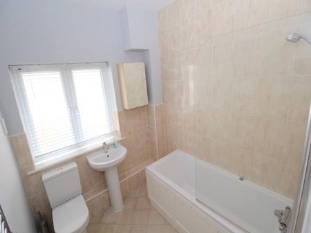 3 bedroom Flat to let in Buttercross Lane, Epping, CM16