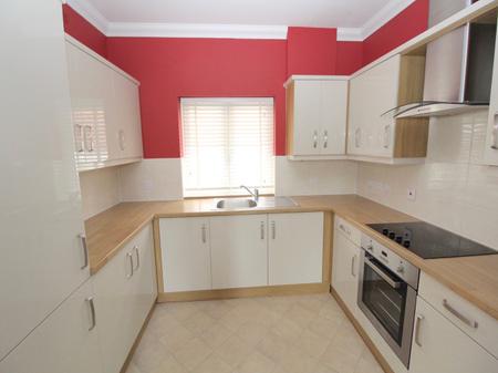 3 bedroom Flat to let in Buttercross Lane, Epping, CM16