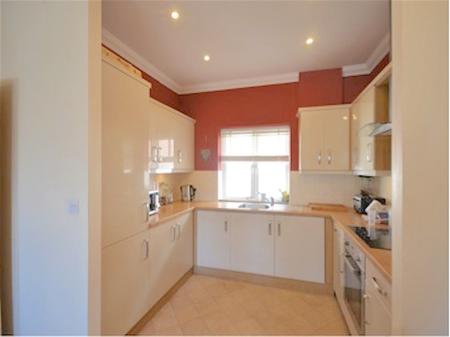 3 bedroom Flat to let in Buttercross Lane, Epping, CM16