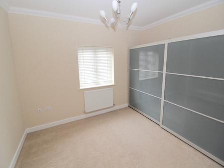 3 bedroom Flat to let in Buttercross Lane, Epping, CM16