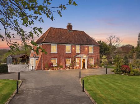 4 bedroom Detached house to let in Ramsden Bellhouse