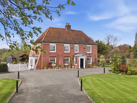 4 bedroom Detached house to let in Ramsden Bellhouse