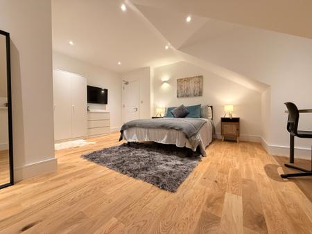 1 bedroom House share to let in Hubbard Close, Hornchurch, RM11