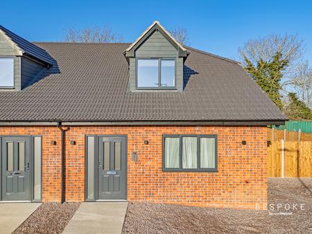 1 bedroom House share to let in Hubbard Close, Hornchurch, RM11