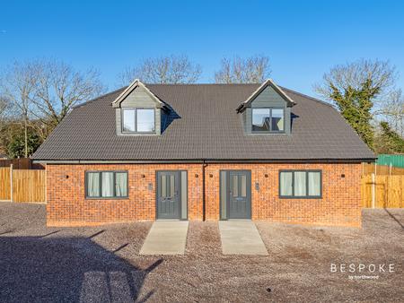 1 bedroom House share to let in Hubbard Close, Hornchurch, RM11