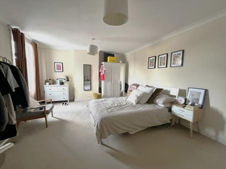 2 bedroom Flat to let in Hutton Road, Shenfield, Brentwood, CM15