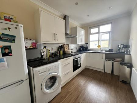 2 bedroom Flat to let in Hutton Road, Shenfield, Brentwood, CM15