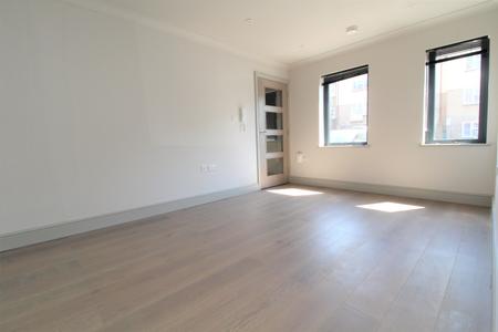 1 bedroom Ground floor flat to let in Lower Southend Road, Wickford, SS11