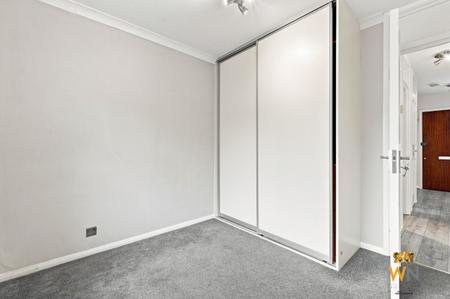 2 bedroom Flat to let in Rayleigh Road, Hutton, Brentwood, CM13
