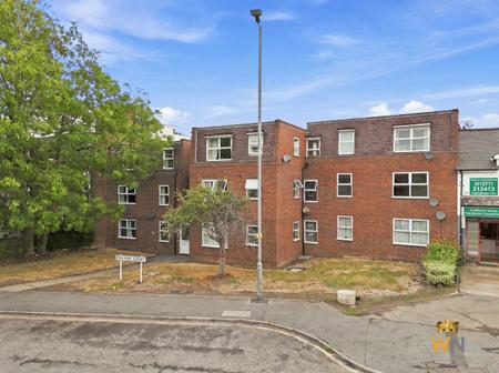 2 bedroom Flat to let in Rayleigh Road, Hutton, Brentwood, CM13