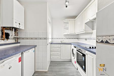 2 bedroom Flat to let in Rayleigh Road, Hutton, Brentwood, CM13