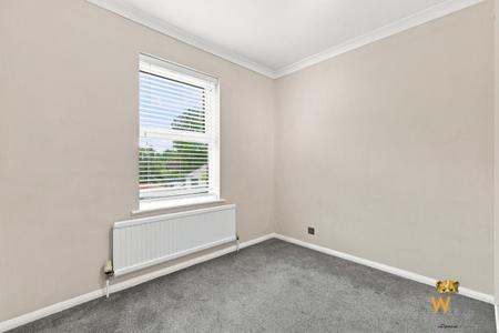 2 bedroom Flat to let in Rayleigh Road, Hutton, Brentwood, CM13