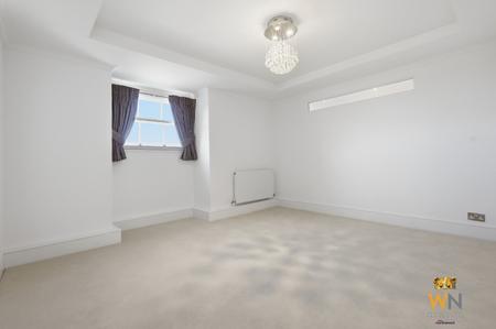 3 bedroom Flat to let in Thorndon Park, Ingrave, Brentwood, CM13