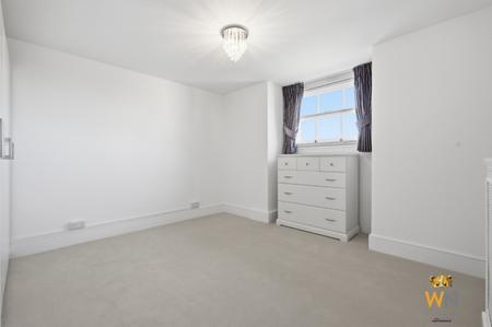 3 bedroom Flat to let in Thorndon Park, Ingrave, Brentwood, CM13