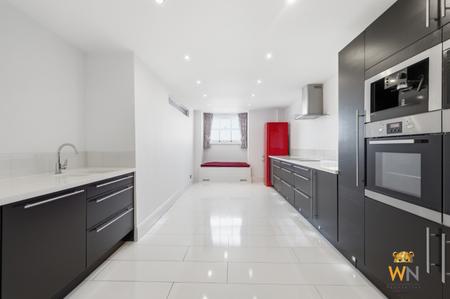 3 bedroom Flat to let in Thorndon Park, Ingrave, Brentwood, CM13