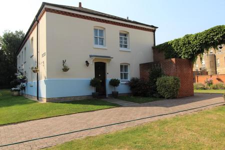 2 bedroom End of terrace house to let in Thorndon Park, Ingrave, Brentwood, CM13