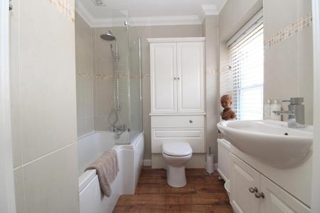 2 bedroom End of terrace house to let in Thorndon Park, Ingrave, Brentwood, CM13