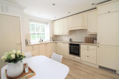 2 bedroom End of terrace house to let in Thorndon Park, Ingrave, Brentwood, CM13
