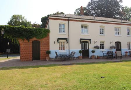 2 bedroom End of terrace house to let in Thorndon Park, Ingrave, Brentwood, CM13