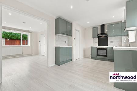 3 bedroom Terraced House to let in Uplands Drive, Springfield, Chelmsford, CM1