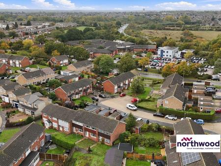 3 bedroom Terraced House to let in Uplands Drive, Springfield, Chelmsford, CM1