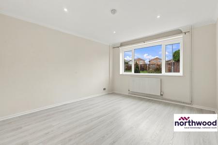 3 bedroom Terraced House to let in Uplands Drive, Springfield, Chelmsford, CM1