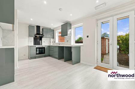 3 bedroom Terraced House to let in Uplands Drive, Springfield, Chelmsford, CM1