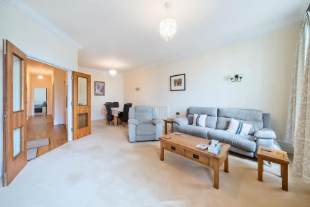 2 bedroom Flat for sale in Clarence Square, Pittville, Cheltenham, GL50