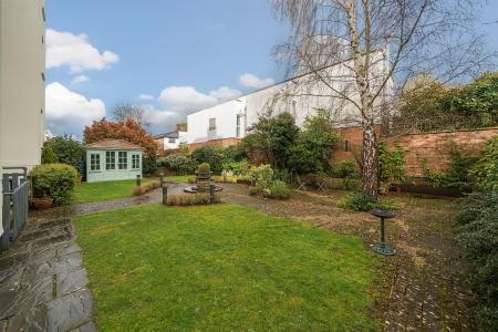 2 bedroom Flat for sale in Clarence Square, Pittville, Cheltenham, GL50