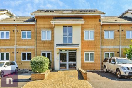 2 bedroom Flat to let in Gemini Close, Golden Valley, Cheltenham, GL51