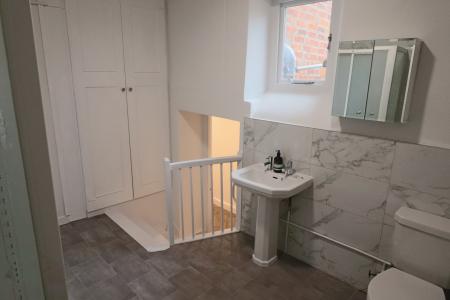 1 bedroom Flat to let in High Street, Winchcombe, GL54