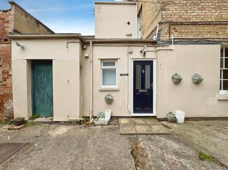 1 bedroom Studio flat to let in Lansdown Place, Cheltenham, GL50