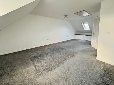 4 bedroom Semi-detached house to let in Persimmon Gardens, Cheltenham, GL51