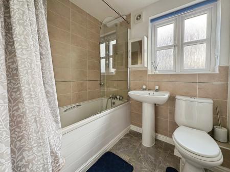 4 bedroom Semi-detached house to let in Persimmon Gardens, Cheltenham, GL51
