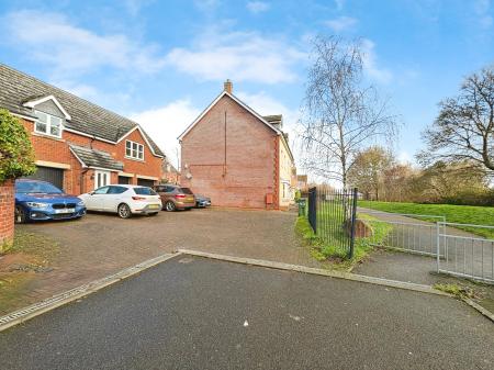 4 bedroom Semi-detached house to let in Persimmon Gardens, Cheltenham, GL51