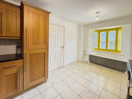 4 bedroom Semi-detached house to let in Persimmon Gardens, Cheltenham, GL51