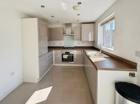 3 bedroom Terraced House to let in Fotescue Road, Bishops Cleeve, Cheltenham, GL52