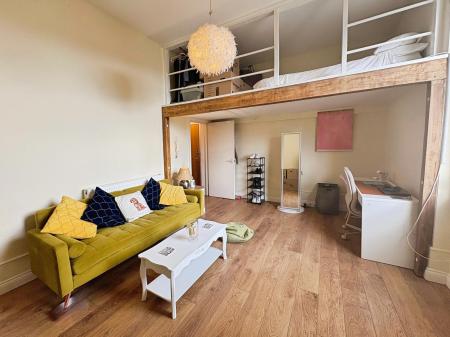 1 bedroom Studio flat to let in Pittville Circus Road, Pittville, Cheltenham, GL52