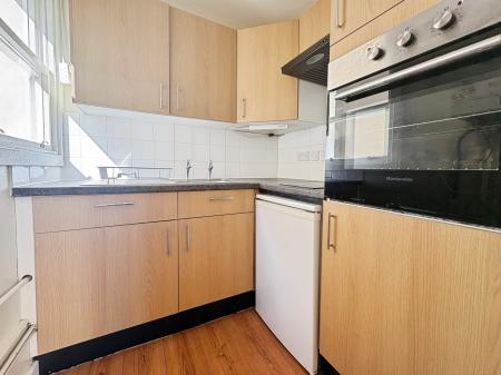 1 bedroom Studio flat to let in Pittville Circus Road, Pittville, Cheltenham, GL52