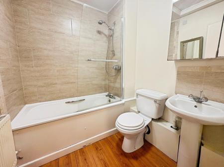 1 bedroom Studio flat to let in Pittville Circus Road, Pittville, Cheltenham, GL52