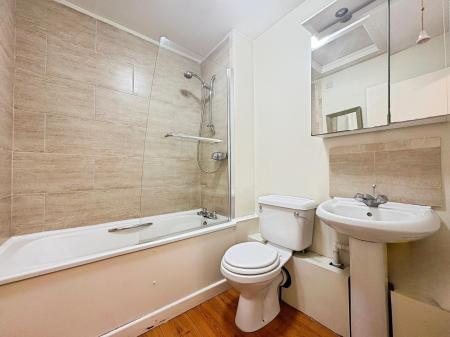 1 bedroom Studio flat to let in Pittville Circus Road, Pittville, Cheltenham, GL52