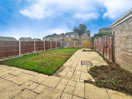 3 bedroom Terraced House to let in Thrush Close, Abbeydale, Gloucester, GL4