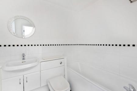 2 bedroom Flat to let in Imperial Lane, Cheltenham, GL50