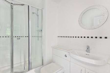 2 bedroom Flat to let in Imperial Lane, Cheltenham, GL50